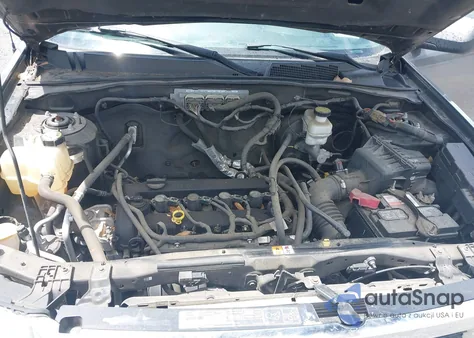 2011 Ford Escape Xlt z USA, uszkodzony, nr VIN 1FMCU9D70BKA79380